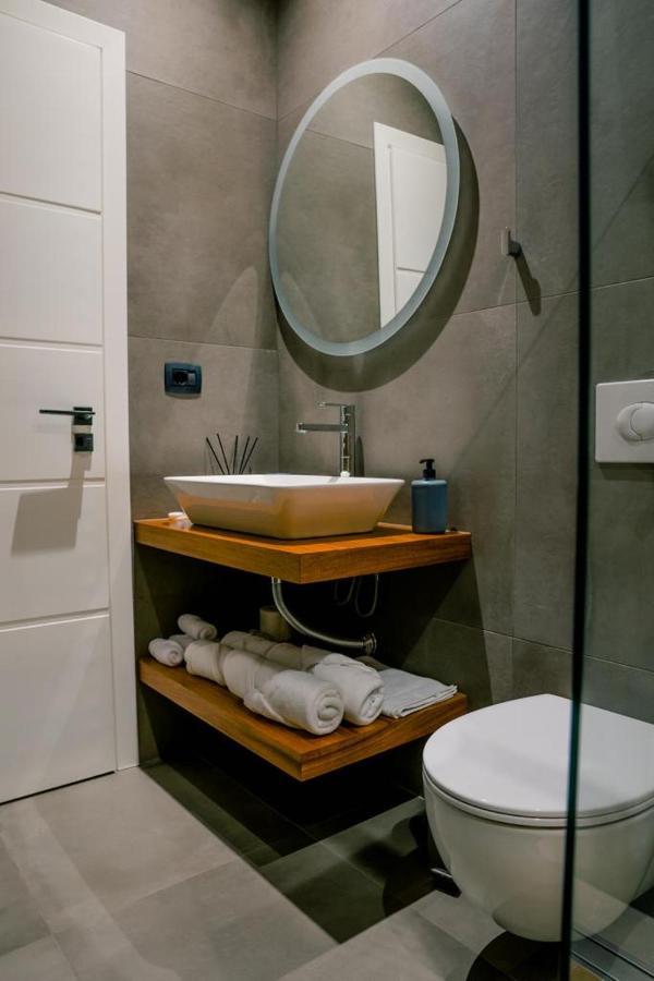 Novi'S Luxury Apartment 1 Gjirokastër Esterno foto